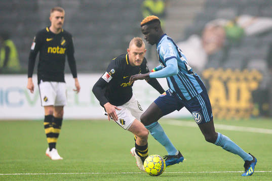 s Robin Jansson och Djurgårdens Aliou Badji