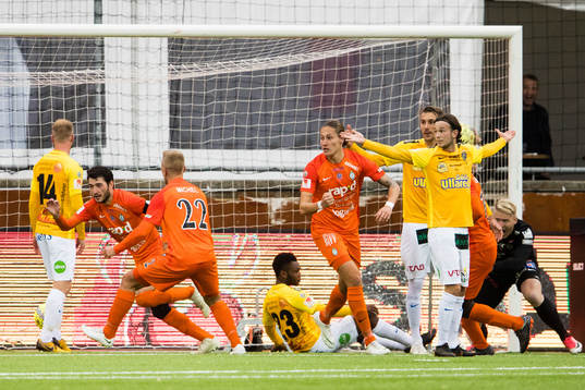 AFC Eskilstunas Anel Rashkajgör jublar