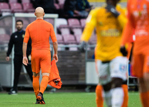 AFC Eskilstunas Zourab Tsiskaridzelämnar planen