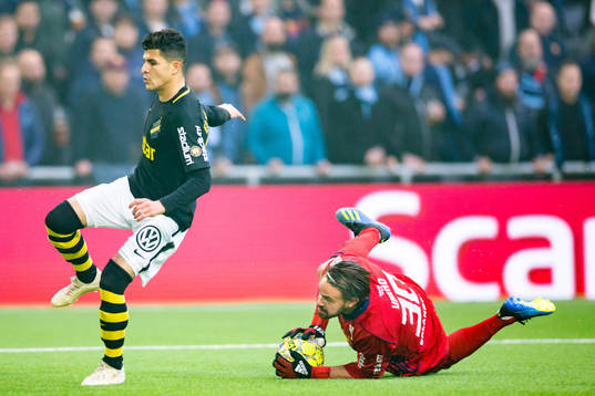s Tarik Elyounoussi
