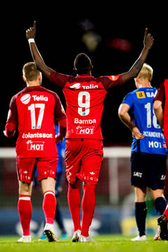 Daouda Bamba of Brann celebrates