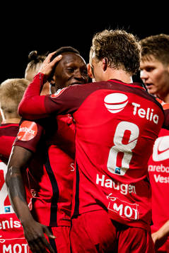 Daouda Bamba of Brann celebrates with teammate Fredrik