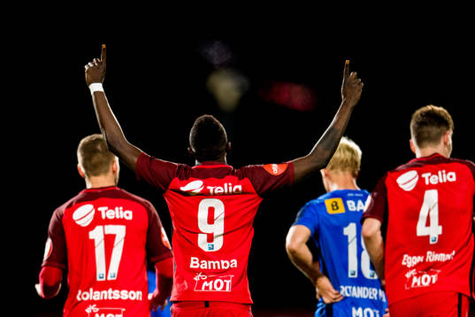 Daouda Bamba of Brann celebrates