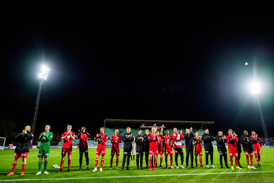 Lars Arne Nilsen, head coach, and the players of Brann