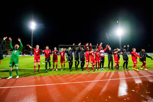 Lars Arne Nilsen, head coach, and the players of Brann