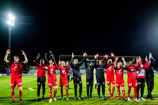 Lars Arne Nilsen, head coach, and the players of Brann