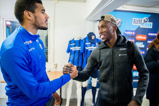 Ohi Omoijuanfo of Stabæk and Daouda Bamba of Brann