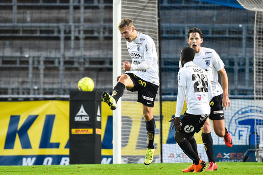 Sirius Sam Lundholm och Mohammed Saeid jublar