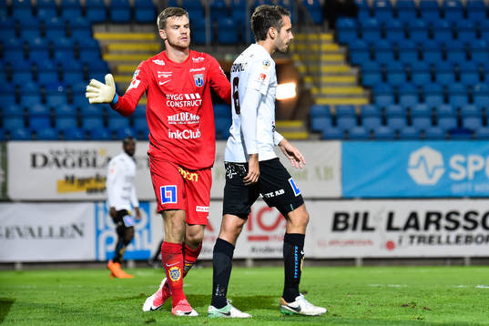 Sirius målvakt Lukas Jonsson och Johan Eiswohld deppar