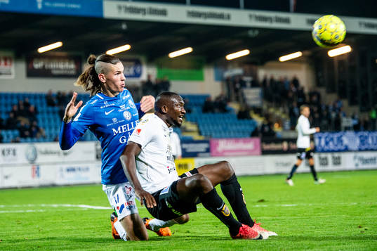 Trelleborgs Isak Jönsson mot Sirius Moses Ogbu