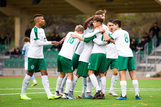 Hammarbys Aziz Arabi jublar med lagkamrater