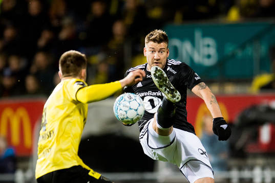 Marius Amundsen of Lillestrøm and Nicklas Bendtner of