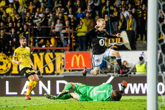 Birger Meling of Rosenborg and goalkeeper Marko Maric of