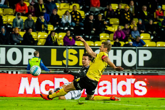 Anders Trondsen of Rosenborg and Frode Kippe of Lillestrøm
