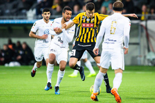 Östersunds Noah Sonko Sundberg och Häckens Alexander