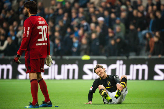 s Kristoffer Olsson har ont