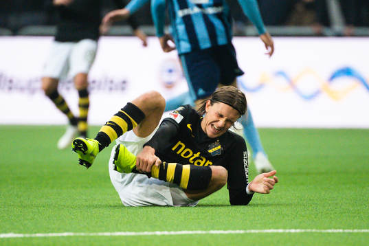 s Kristoffer Olsson har ont