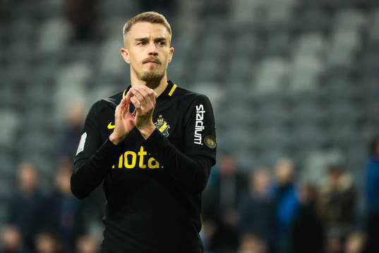 s Rasmus Lindkvist tackar publiken