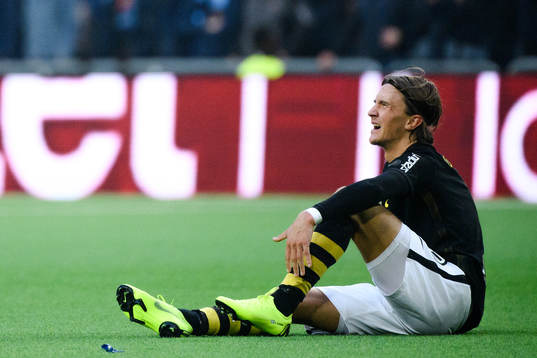 s Kristoffer Olsson har ont