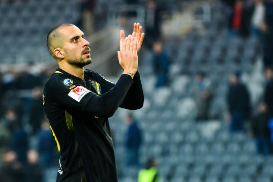 s Panos Dimitriadis tackar publiken