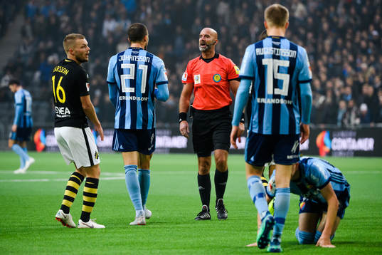 s Kristoffer Olsson och Djurgårdens Erik Johansson i