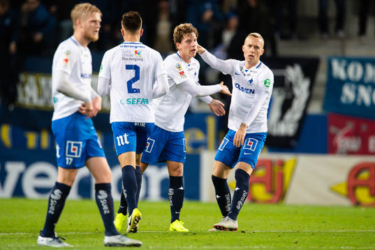 Norrköpings Alexander Fransson jublar med lagkamrater