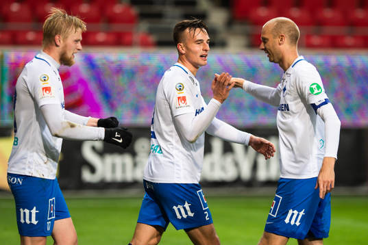 Norrköpings Kalle Holmberg jublar med lagkamrater