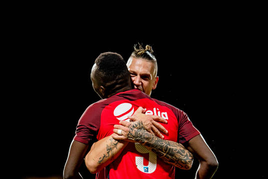 Daouda Bamba of Brann celebrates with teammate Vito Wormgoor
