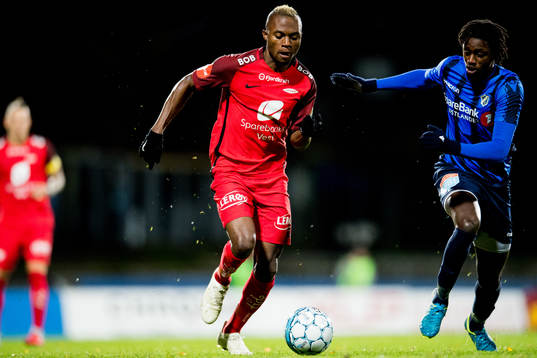 Gilbert Koomson of Brann and Moussa Njie of Stabæk