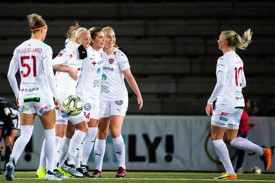 Rosengårds spelare jublar