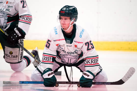 Tingsryds William Romfors innan ishockeymatchen i