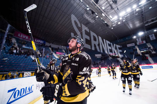 s Jacob Dahlström jublar
