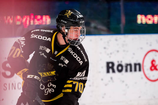 s Philip Broberg