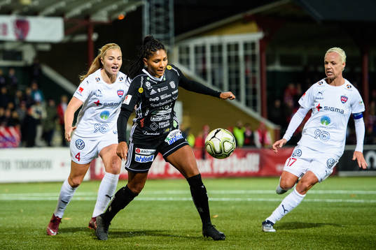 Piteås Madelen Janogy mot Rosengårds Glodis Perla