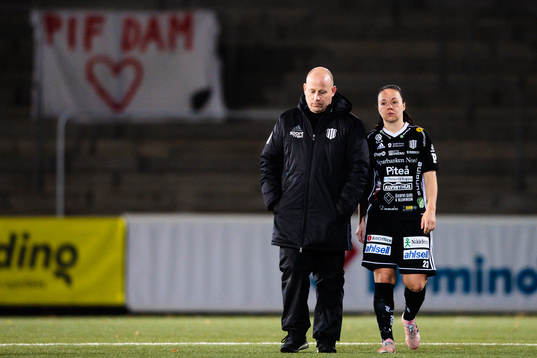 Piteås tränare Stellan Carlsson och June Pedersen deppar
