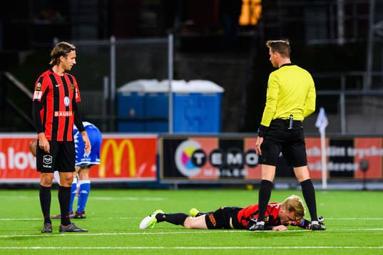 Brommapojkarnas Gustav Sandberg Magnusson har ont