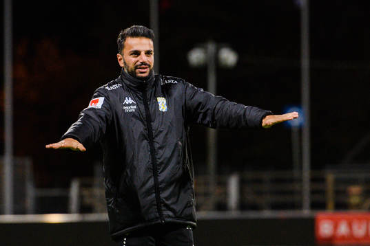 IFK Göteborgs tränare Poya Asbaghi jublar