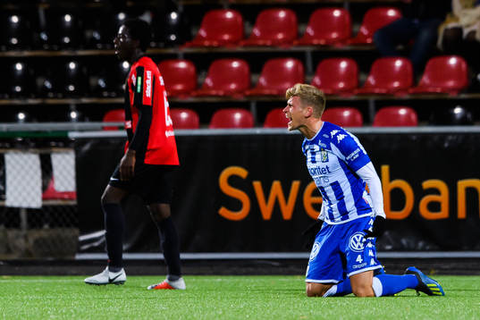 IFK Göteborgs Carl Starfelt reagerar