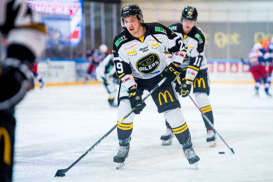 Philip Anthony Lane of Stavanger Oilers warms up
