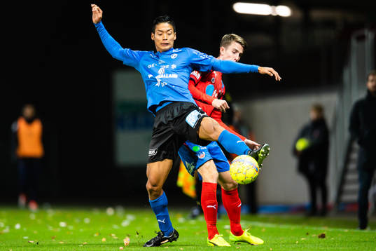 Halmstads Kosuke Kinoshita och Helsingborgs Adam Eriksson