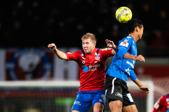 Halmstads Kosuke Kinoshita och Helsingborgs Darijan Bojanic