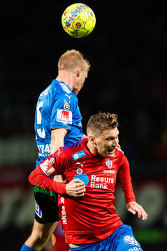 Helsingborgs Andri Runar Bjarnason och Halmstads Peter