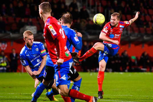 Helsingborgs Darijan Bojanic skjuter