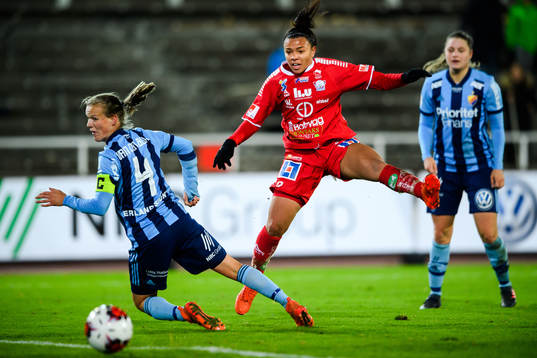 Linköpings Marie-Yasmine Alidou D'Anjou med målchans