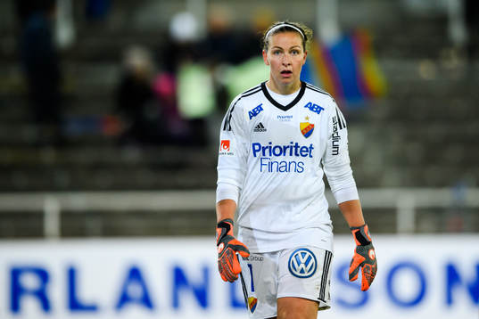 Djurgårdens målvakt Gudbjörg Gunnarsdottir deppar