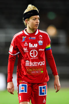 Linköpings Janni Arnth Jensenunder fotbollsmatchen i