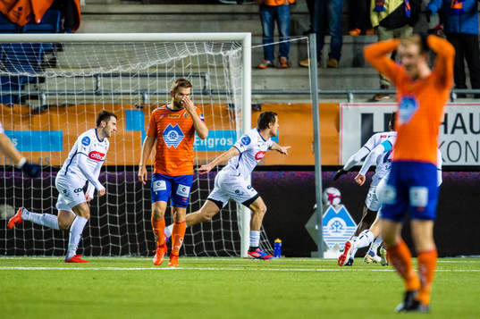 Tommy Høiland of Viking celebrates the 1-0 goal