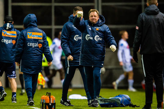 Bjarne Berntsen, head coach of Viking,  celebrates the 1-0