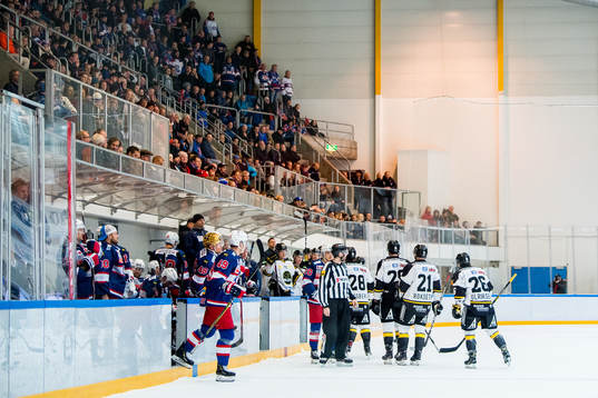 Kristian Forsberg of Stavanger Oilers celebrates with
