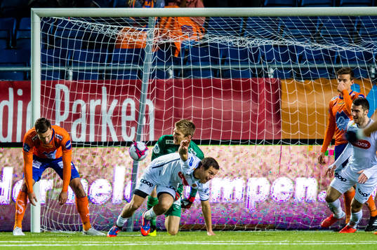 Tommy Høiland of Viking celebrates the 1-0 goal